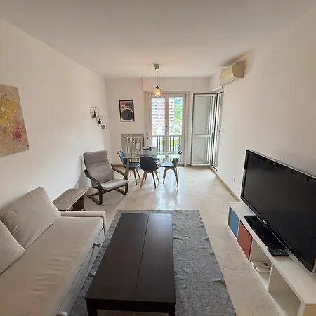 Urban Joy Apartment *